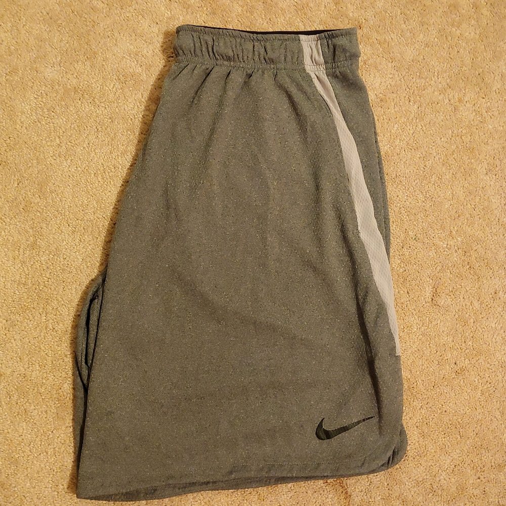 💥Nike Athletic Shorts💥 - Picture 1 of 5